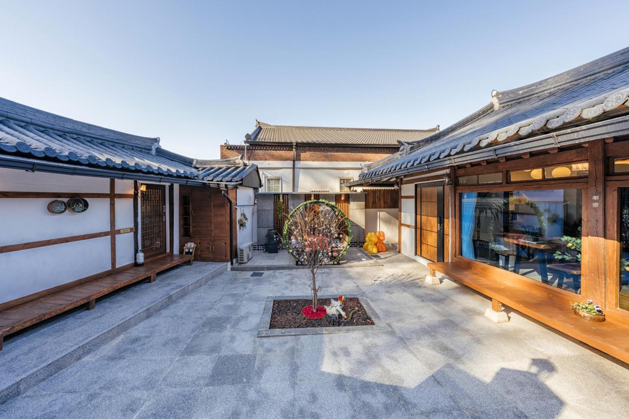 Hotel And Spring à Jeonju Extérieur photo
